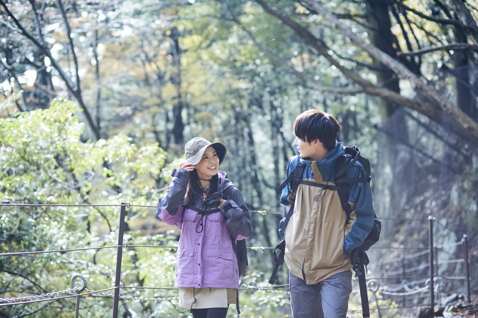 登山の服装はどう選ぶ？選び方のポイントと季節別の服装をご紹介 - GsMEDIA